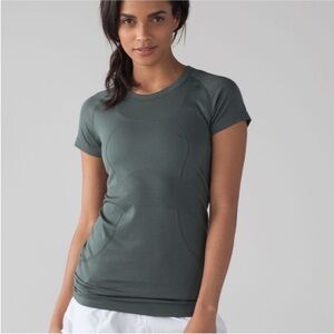 Lululemon Women's run swiftly Dark Green Short Sleeve Top 10